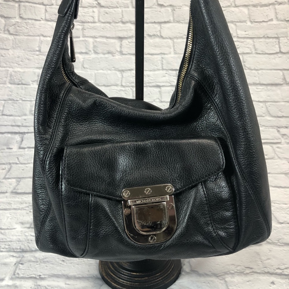 Michael Kors Leather Shoulder hobo bag Black One strap Silver Buckle clasp Lined